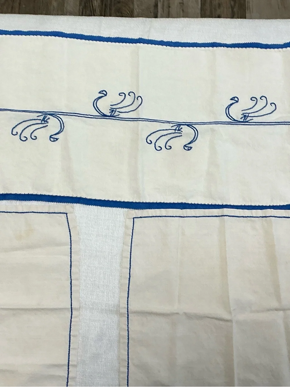 VTG Handmade Table Runner 2 Napkins Set Blue Peacock Bird Embroidered Crochet